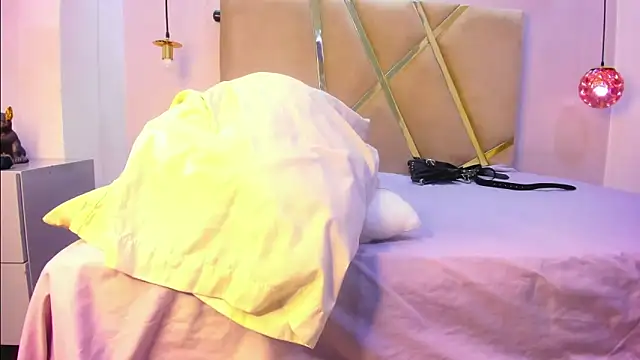 Snapshot of HunterHeat_ chatting on 10-16-25, 11:55 HunterHeat online show from 10-16-25, 11:55