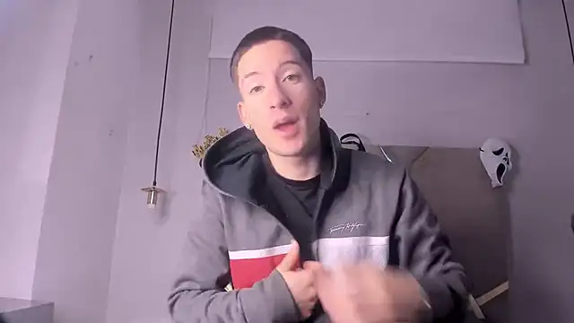 Snapshot of HunterHeat_ chatting on 10-23-25, 11:53 HunterHeat online show from 10-23-25, 11:53