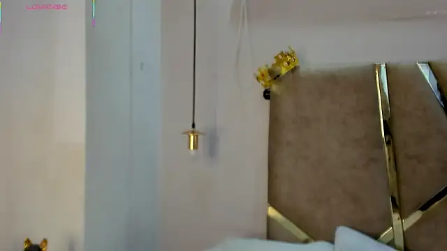 Snapshot of HunterHeat_ chatting on 10-26-25, 12:33 HunterHeat online show from 10-26-25, 12:33