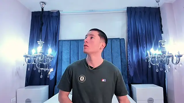 Snapshot of HunterHeat_ chatting on 11-08-25, 12:16 HunterHeat online show from 11-08-25, 12:16