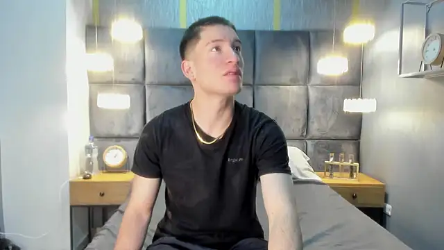 Snapshot of HunterHeat_ chatting on 11-22-25, 11:53 HunterHeat online show from 11-22-25, 11:53