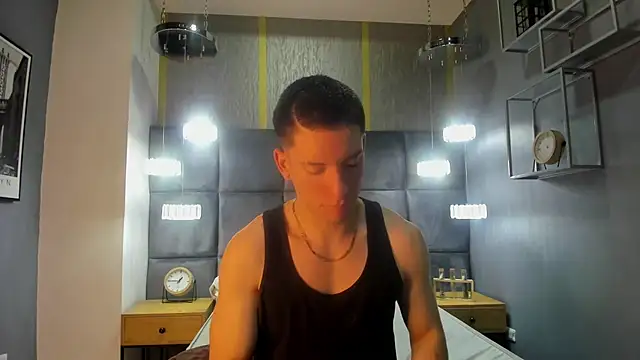 Snapshot of HunterHeat_ chatting on 11-23-25, 12:05 HunterHeat online show from 11-23-25, 12:05