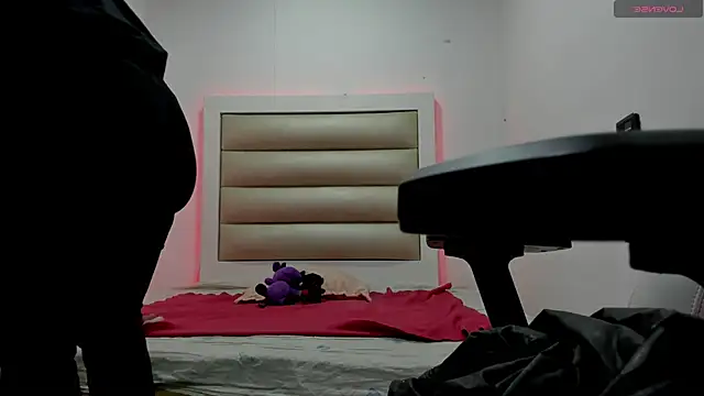 Luna and lindsy online show from 11-06-25, 12:28