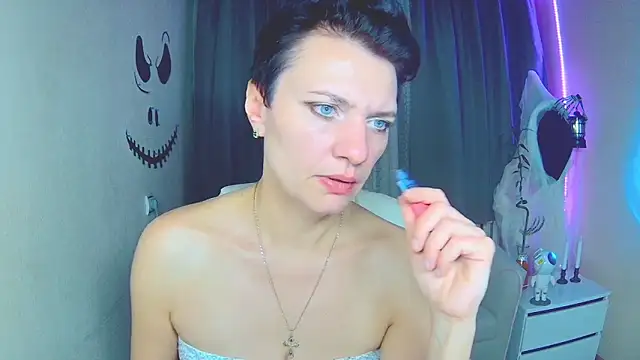 AvaSaturnian online show from 10-29-25, 01:46