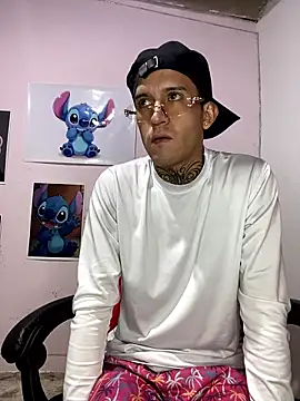 Snapshot of dilan_abraham12 chatting on 01-11-26, 01:32 dilan abraham12 online show from 01-11-26, 01:32