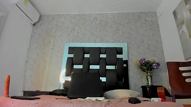 Snapshot of MissDiabla_ chatting on 10-29-25, 12:51 MissDiabla online show from 10-29-25, 12:51