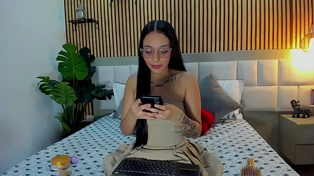 Roseaurora online show from 11-22-25, 12:59