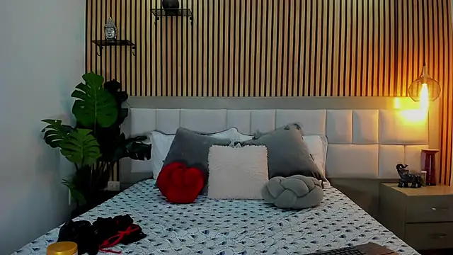 Roseaurora online show from 11-23-25, 02:28