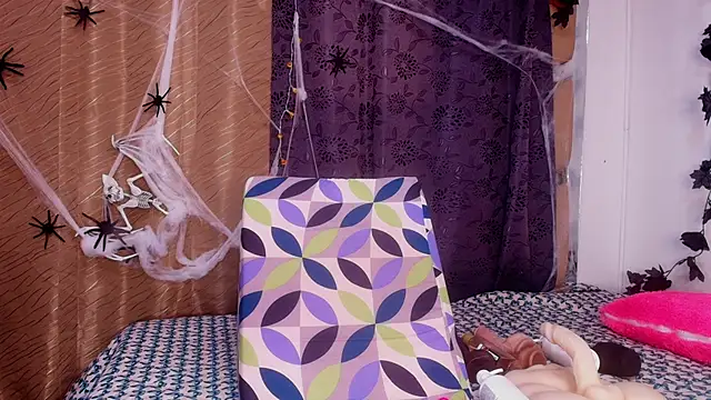 sweegirl69 online show from 10-27-25, 11:58