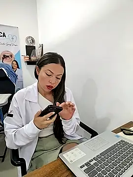 Madisson-04  online show from 11-16-25, 12:33