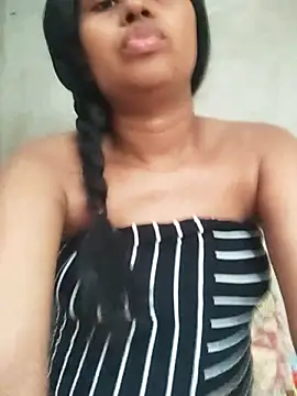 Snapshot of julietta1453 chatting on 12-16-25, 07:30 julietta1453 online show from 12-16-25, 07:30