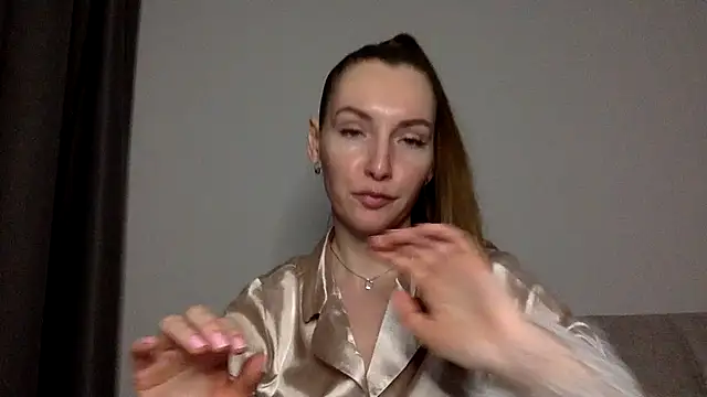 Snapshot of Varnyx chatting on 11-15-25, 02:35 Varnyx online show from 11-15-25, 02:35