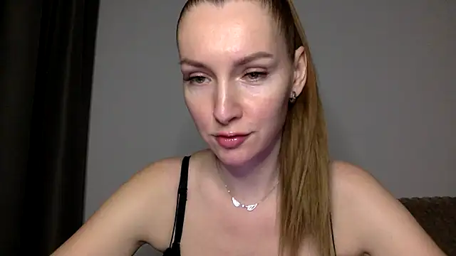 Snapshot of Varnyx chatting on 11-16-25, 04:01 Varnyx online show from 11-16-25, 04:01