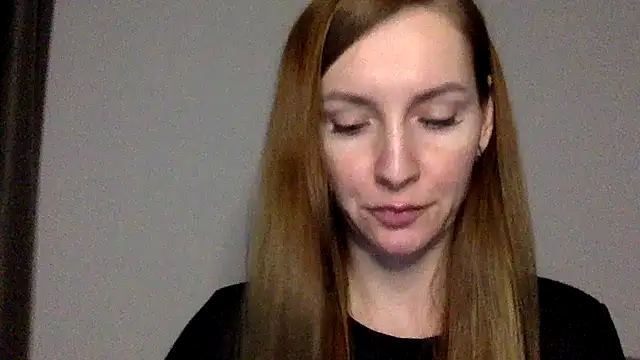 Snapshot of Varnyx chatting on 11-18-25, 04:33 Varnyx online show from 11-18-25, 04:33