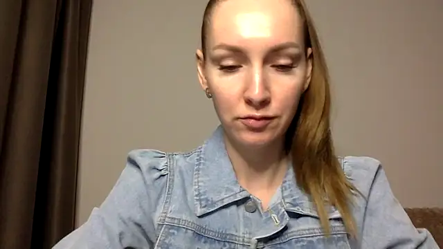 Snapshot of Varnyx chatting on 11-20-25, 06:07 Varnyx online show from 11-20-25, 06:07