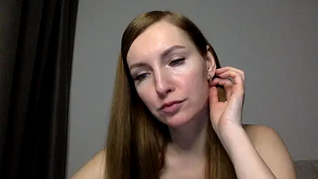 Snapshot of Varnyx chatting on 11-22-25, 03:33 Varnyx online show from 11-22-25, 03:33