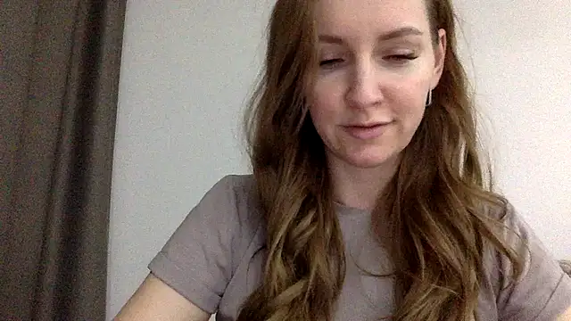 Snapshot of Varnyx chatting on 12-14-25, 03:17 Varnyx online show from 12-14-25, 03:17