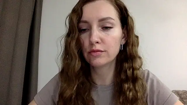 Snapshot of Varnyx chatting on 12-17-25, 06:25 Varnyx online show from 12-17-25, 06:25