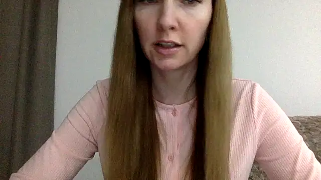 Snapshot of Varnyx chatting on 12-19-25, 06:37 Varnyx online show from 12-19-25, 06:37