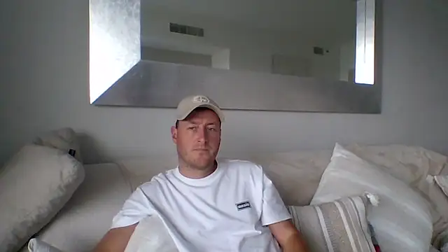 Londonlad818 online show from 04-10-26, 04:44