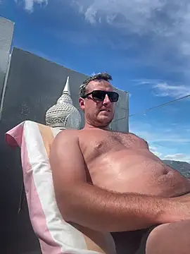 Londonlad818 online show from 04-13-26, 02:33