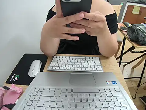 Hana Mina online show from 09-25-25, 07:39
