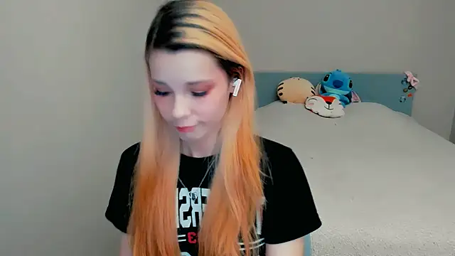 Kitten Alissa online show from 10-13-25, 07:14