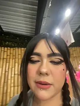 Snapshot of jasmincollin_ chatting on 11-22-25, 02:21 jasmincollin online show from 11-22-25, 02:21