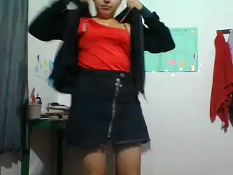 Snapshot of _Romilly_ chatting on 10-18-25, 03:31 Romilly online show from 10-18-25, 03:31