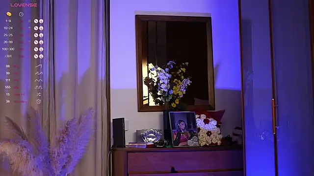 ItalianGirl online show from 10-08-25, 07:11