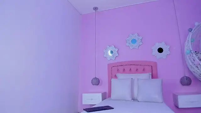 CannelaSmith online show from 11-26-25, 04:41