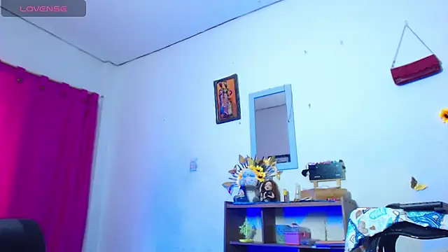 Snapshot of Sharasexy1 chatting on 10-31-25, 04:52 Sharasexy1 online show from 10-31-25, 04:52