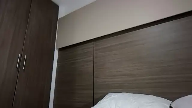 Snapshot of Liiz_01 chatting on 11-09-25, 01:26 Liiz 01 online show from 11-09-25, 01:26