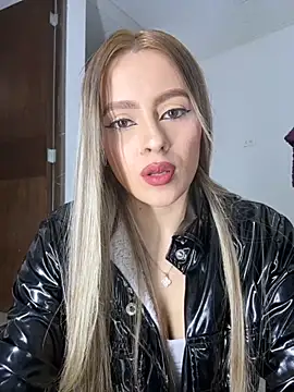 Snapshot of kendal_blonde chatting on 09-10-25, 12:21 kendal blonde online show from 09-10-25, 12:21