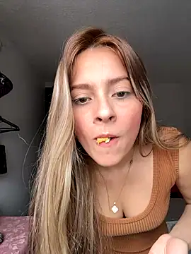 Snapshot of kendal_blonde chatting on 09-24-25, 09:07 kendal blonde online show from 09-24-25, 09:07