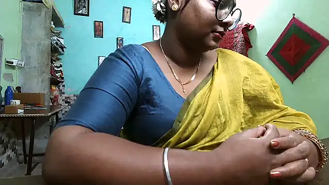 Snapshot of DearKimmi chatting on 11-09-25, 12:09 DearKimmi online show from 11-09-25, 12:09