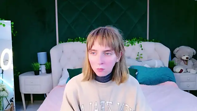 Snapshot of Beverly_Gomes chatting on 10-09-25, 03:43 Beverly Gomes online show from 10-09-25, 03:43