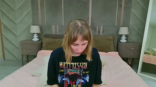 Snapshot of Beverly_Gomes chatting on 10-12-25, 05:50 Beverly Gomes online show from 10-12-25, 05:50