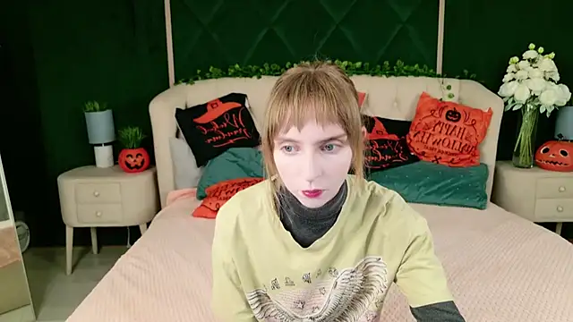 Snapshot of Beverly_Gomes chatting on 10-18-25, 05:32 Beverly Gomes online show from 10-18-25, 05:32