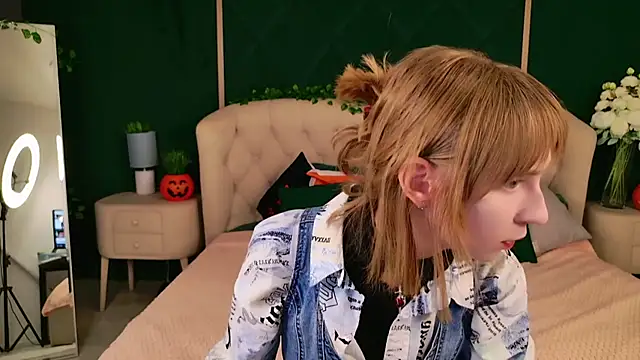 Snapshot of Beverly_Gomes chatting on 10-20-25, 03:56 Beverly Gomes online show from 10-20-25, 03:56