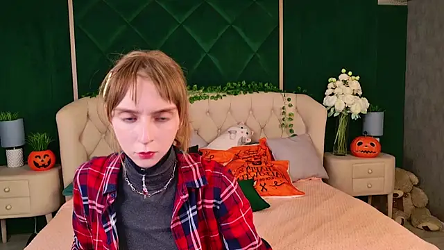 Snapshot of Beverly_Gomes chatting on 10-21-25, 03:24 Beverly Gomes online show from 10-21-25, 03:24