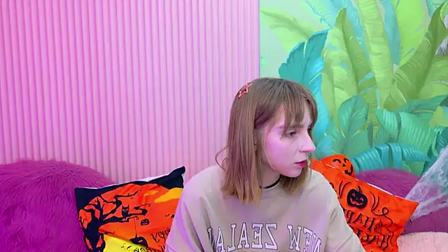 Snapshot of Beverly_Gomes chatting on 10-23-25, 10:36 Beverly Gomes online show from 10-23-25, 10:36