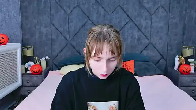 Snapshot of Beverly_Gomes chatting on 10-26-25, 05:46 Beverly Gomes online show from 10-26-25, 05:46