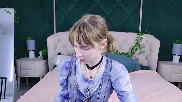 Snapshot of Beverly_Gomes chatting on 11-08-25, 03:34 Beverly Gomes online show from 11-08-25, 03:34