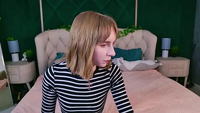 Snapshot of Beverly_Gomes chatting on 11-17-25, 03:40 Beverly Gomes online show from 11-17-25, 03:40