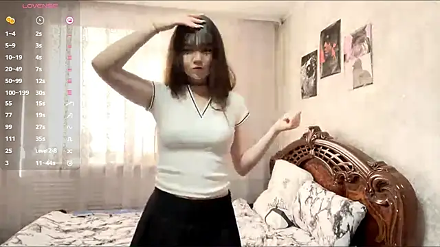 Pikmigirl18 online show from 10-26-25, 07:36