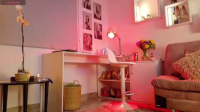 Snapshot of mrs_edha chatting on 03-27-26, 01:22 mrs edha online show from 03-27-26, 01:22