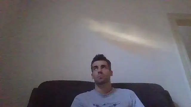 Snapshot of JulioIsHere4you chatting on 09-19-25, 06:59 JulioIsHere4you online show from 09-19-25, 06:59