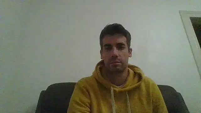 Snapshot of JulioIsHere4you chatting on 10-05-25, 01:26 JulioIsHere4you online show from 10-05-25, 01:26