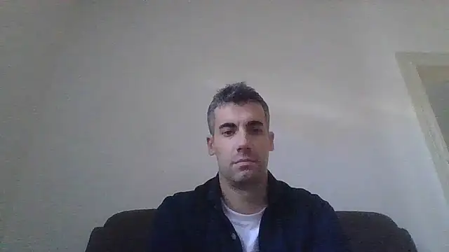 Snapshot of JulioIsHere4you chatting on 10-11-25, 12:36 JulioIsHere4you online show from 10-11-25, 12:36